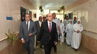 رئيس جامعة أسيوط يتفقد سير العمل ومستوى الخدمات الطبية بمستشفى أسيوط الجديدة