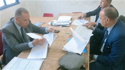 مدير تعليم أسيوط يتفقد 5 مدارس بديروط ويحيل مديرى مدرستين للشؤون القانونية