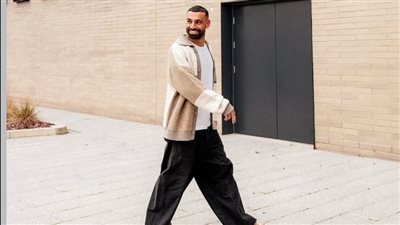 بإطلالة عملية.. محمد صلاح في جلسة تصوير جديدة وسعر إطلالته مفاجأة