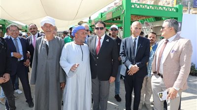 نائب محافظ بني سويف يتفقد معرض المنتجات المقام على هامش مهرجان النباتات الطبية