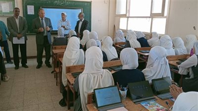 وكيل التعليم بأسيوط يتابع حصص الدراسة وسجلات الحضور في مدارس منفلوط