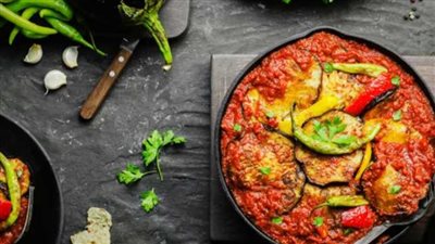 قرديحي وطعمها لا يقاوم.. كيفية تحضير طاجن المسقعة بالبشاميل بطعم زمان