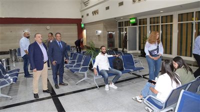 محافظ أسيوط يتابع الرحلة الجوية للقاهرة دعمًا للربط الجوي وتنمية صعيد مصر