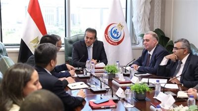 وزير الصحة يبحث مع ممثلي شركة