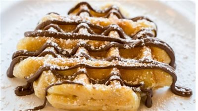 زي المحلات.. طريقة عمل الوافل بالنوتيلا في المنزل