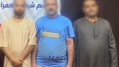 القبض على صاحب مطعم ونجله وشقيقه تعدوا على سيدة بسبب خلافات المصاهرة