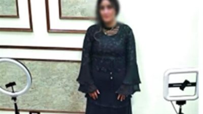 نشرت فيديوهات خادشة.. التحقيق مع صانعة محتوى لاتهامها بالرقص بملابس عارية