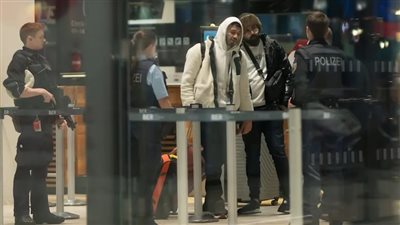ترحيل مؤثر فلسطيني من برلين بعد إطلاق ألعاب نارية على مبنى سكني