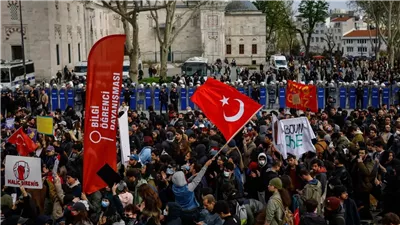 مواجهات عنيفة في إسطنبول بسبب احتجاجات طلابية ودعم لفلسطين