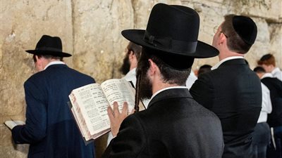 رغم أنف اليمين.. اليهود الحريديم يستعدون للالتحاق بالجيش الإسرائيلي