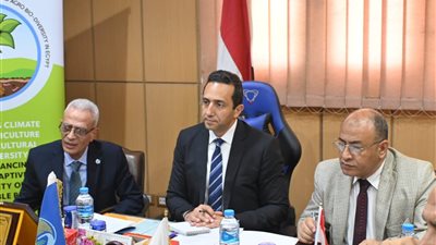 نائب محافظ البحيرة يتفقد إحدى المدارس الحقلية النموذجية بحوش عيسى