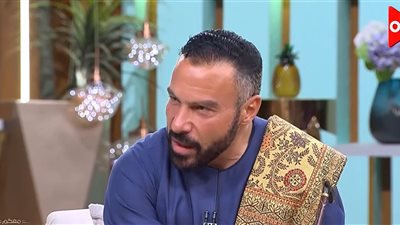 «فخر لينا كلنا».. محمد خميس: الجلابية الصعيدي رمز الهوية المصرية