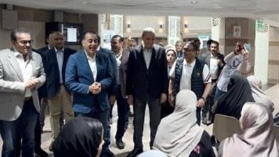 «لخدمة 120 ألف مواطن»… حوار ودي بين رئيس الوزراء والأهالي بمستشفى محلة مرحوم