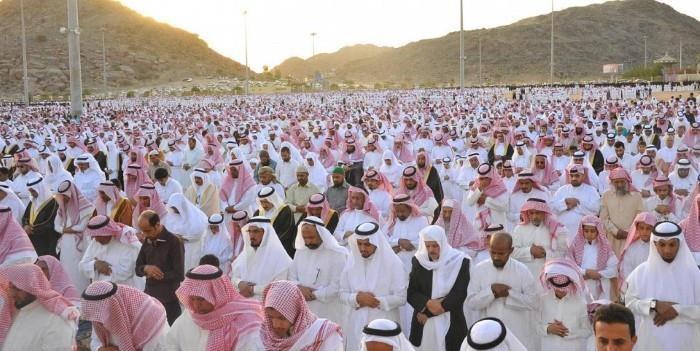 أداء صلاة الاستسقاء والدعاء من الإمام والمصلين