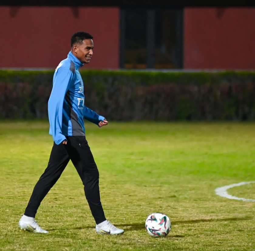 لاعبي الزمالك اثناء تدريب استعدادًا لمواجهة المصري (7)