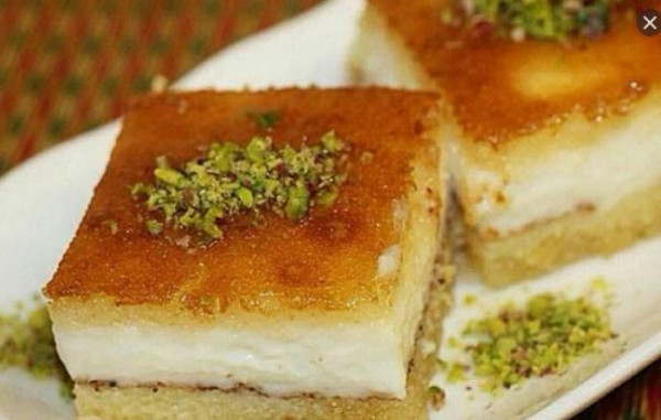 البسبوسة بالقشطة والمكسرات