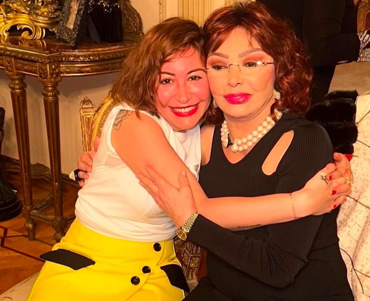 النجمة نبيلة عبيد والفنانة منة شلبى خلال الاحتفال