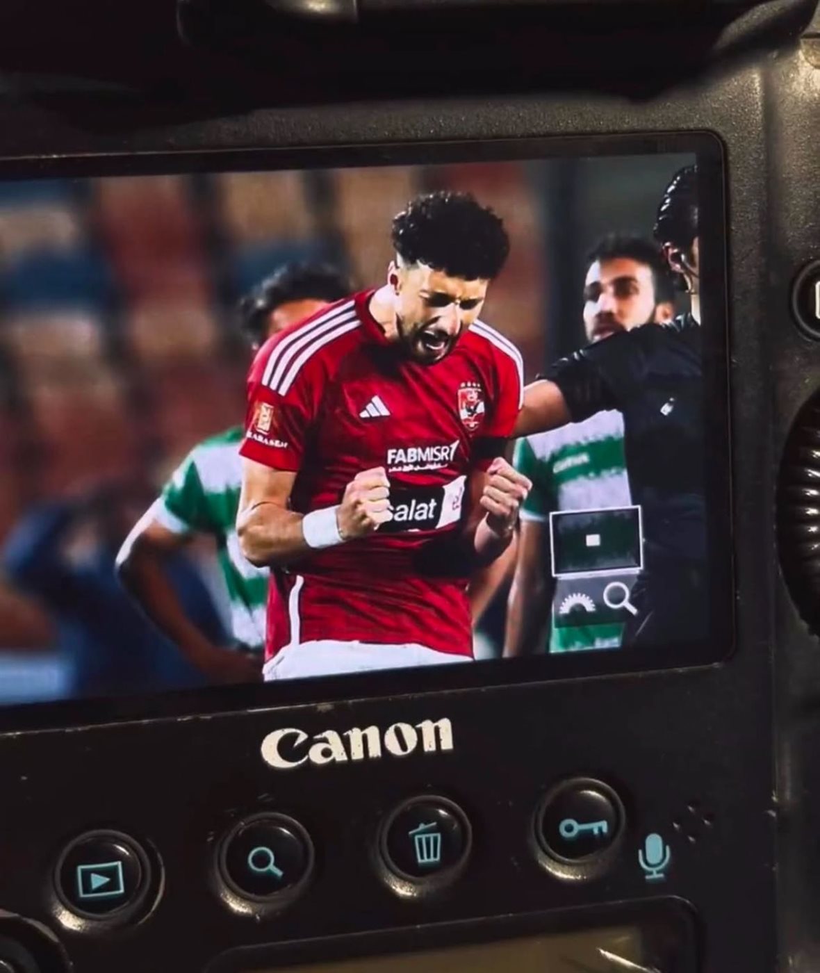 لاعب النادى الأهلى وسام أبوعلى