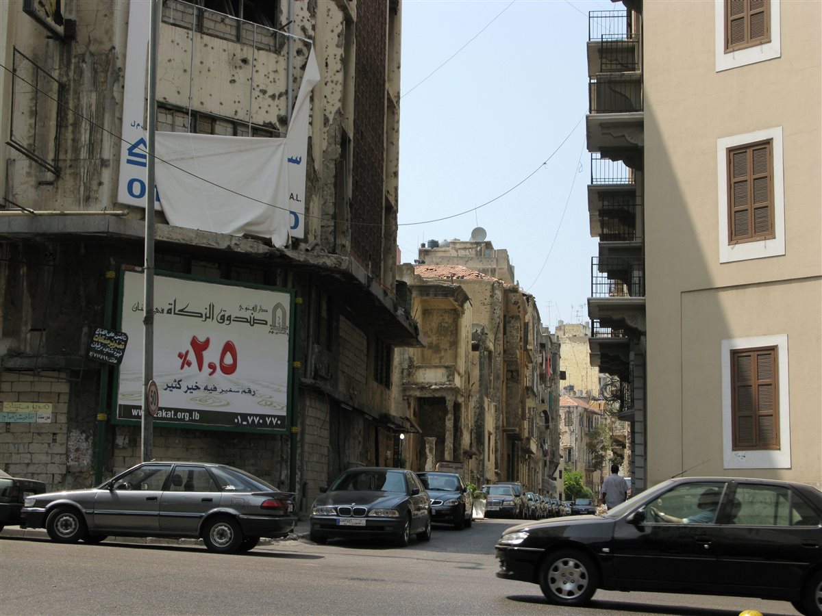 ما حكم إخراج الزكاة من عائد أموال البنك بمقدار 10%؟