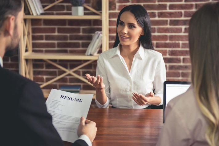 إشارات اليد أثناء مقابلات العمل