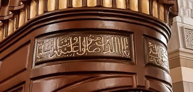 نقش منبر السيدة زينب يثير أزمة بشأن خط الكتابة