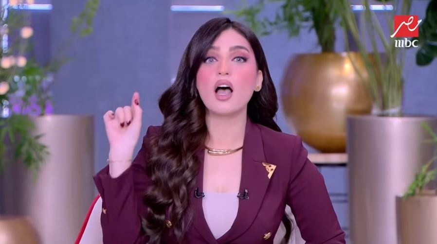 الإعلامية ياسمين عز