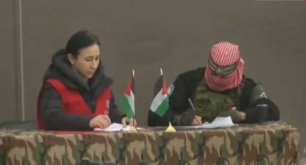 تسليم جثامين الأسرى لـ الصليب الأحمر