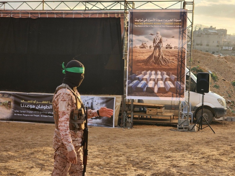 تسليم جثامين الأسرى لـ الصليب الأحمر
