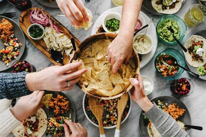 الافراط في تناول الطعام أثناء شهر رمضان