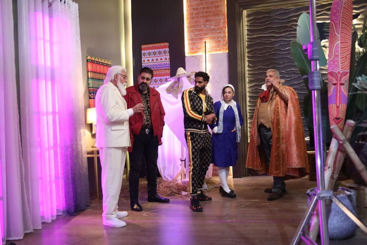 أكرم حسني وأحمد عبد الوهاب يقيموا زار مع شرموفرز في الحلقة الثانية من مسلسل الكابتن