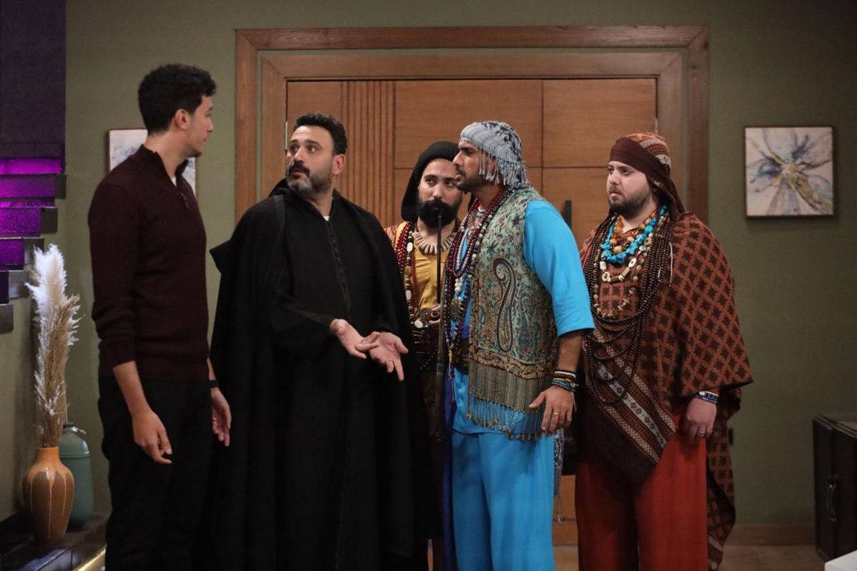 أكرم حسني وأحمد عبد الوهاب يقيموا زار مع شرموفرز في الحلقة الثانية من مسلسل الكابتن