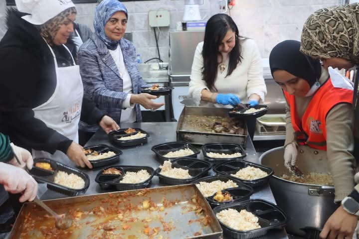 خلال تجهيز الوجبات بالكنيسة الإنجيلية