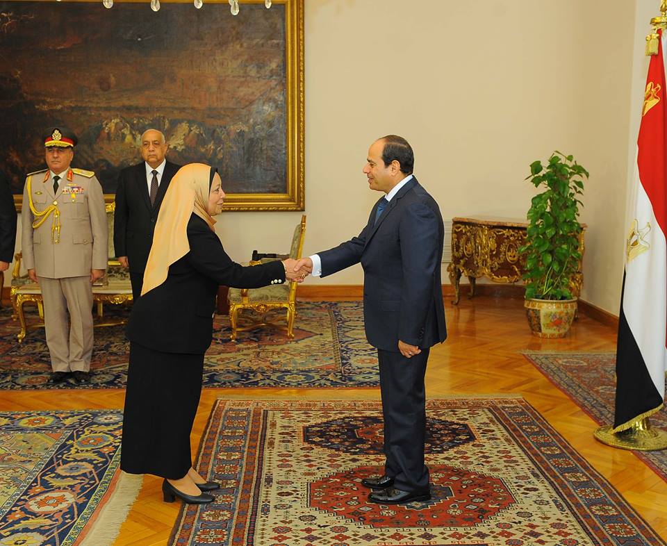 <strong>الرئيس السيسي مع المستشارة فريال قطب </strong>