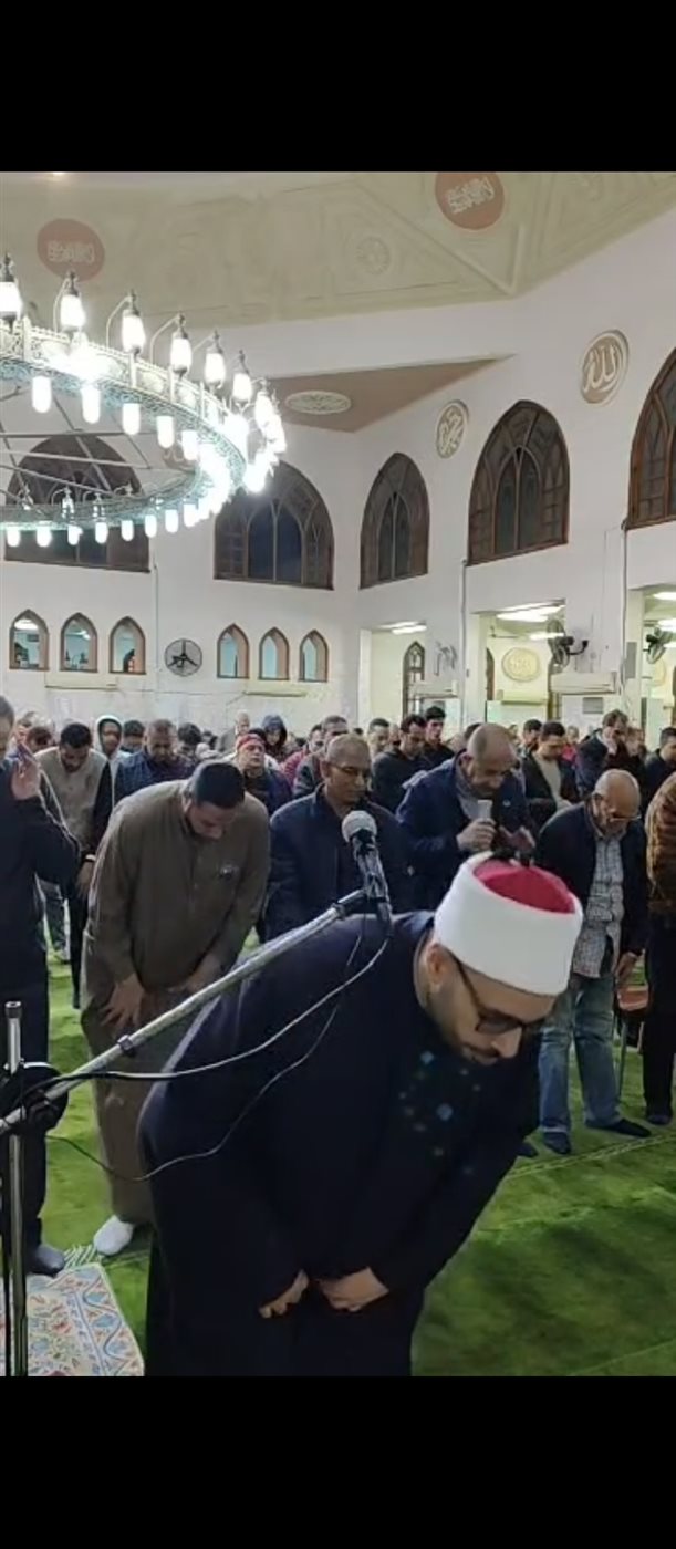 خشوع المصلين بمسجد الشاطئ