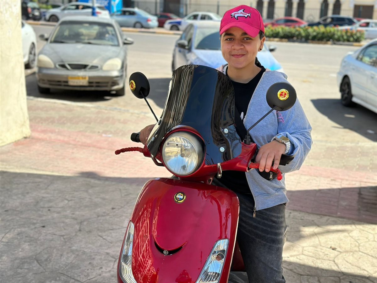 أية عادل فتاة الدليفيري