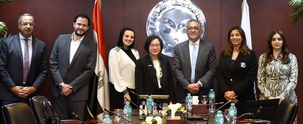 مصر وهونج كونج تبحثان مستقبل مناطق المال والأعمال لجذب صناديق الاستثمار العالمية