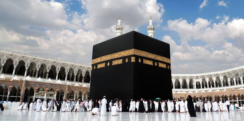 طواف الحجاج بالبيت العتيق