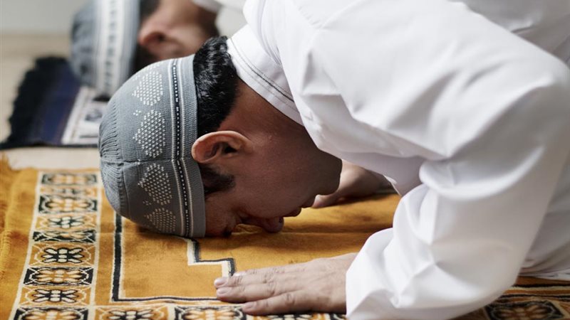 رد السلام أثناء الصلاة