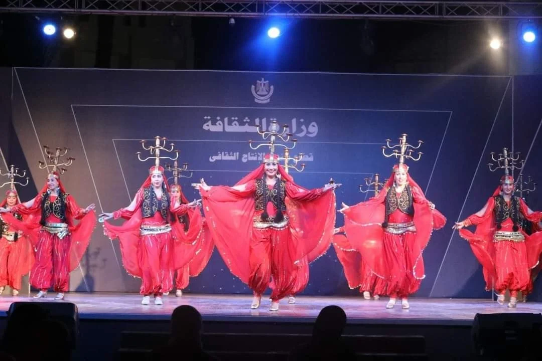 مشاهد من عروض الفرقة الفومية للفنون- أرشيفية