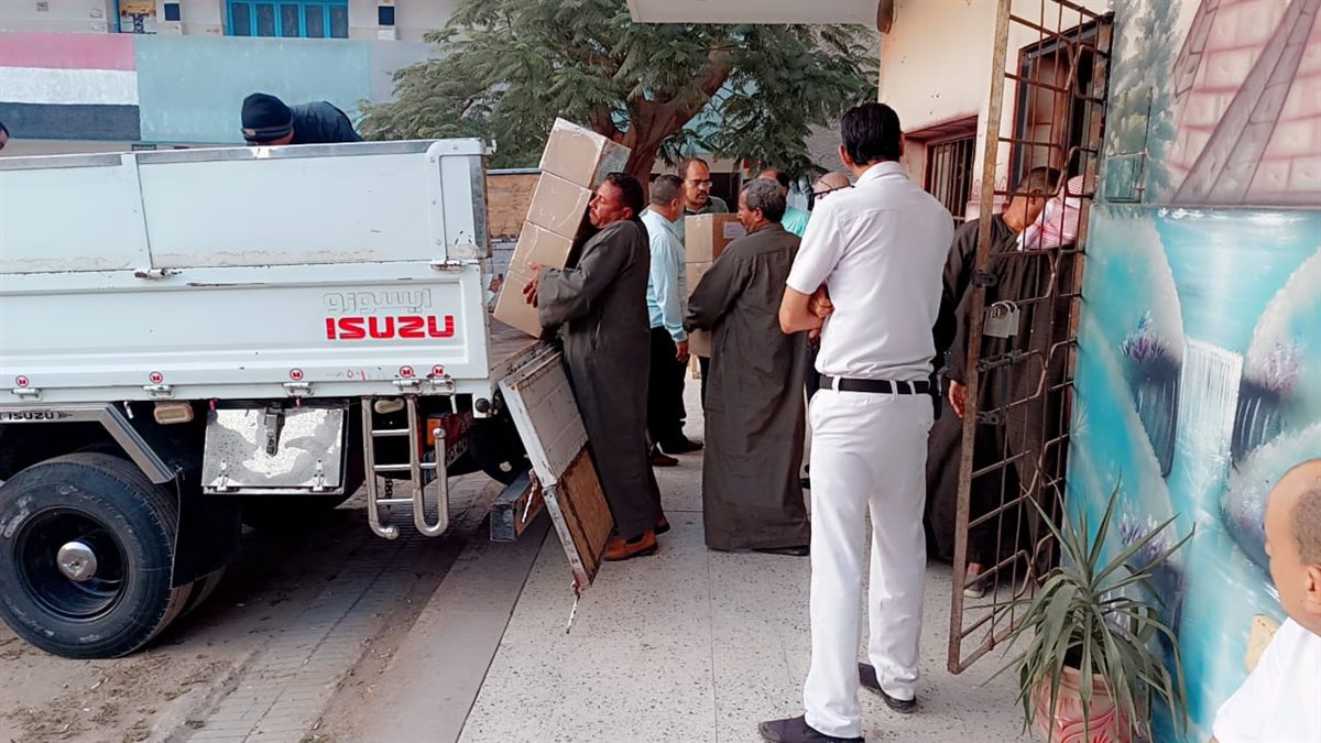 قبيصي يتابع فجرًا مركز توزيع أسئلة الشهادة الإعدادية ويشكر فريق العمل بالمطبعة السرية