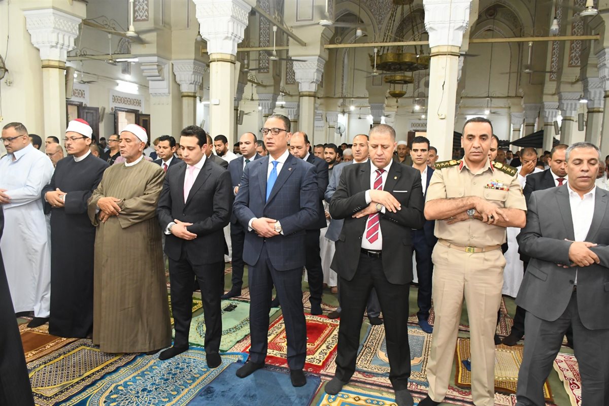 محافظ الفيوم يؤدي صلاة عيد الأضحى المبارك بمسجد ناصر الكبير