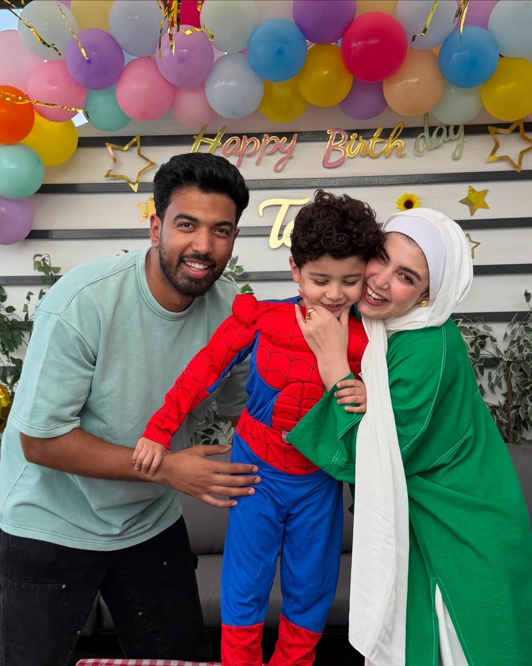 المطرب أحمد المغيني وطليقته وابنهما