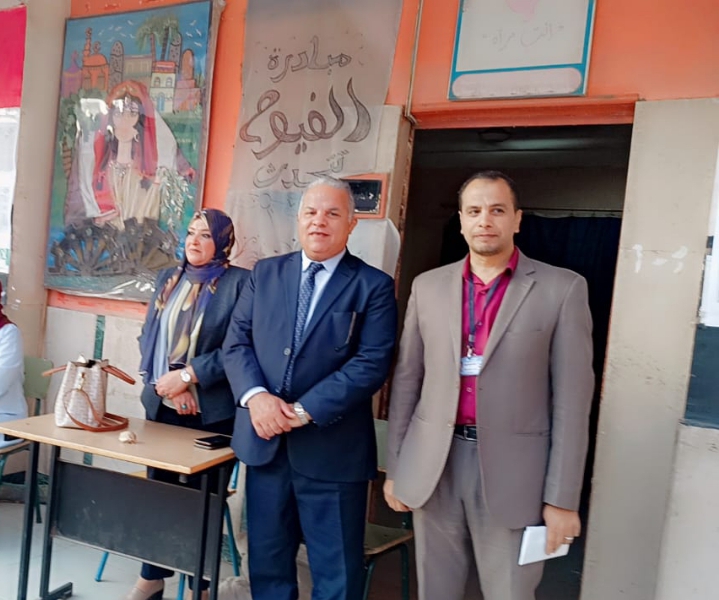 وكيل تعليم الفيوم يتابع مركز توزيع أسئلة الثانوية العامة ويشيد بانضباط العمل