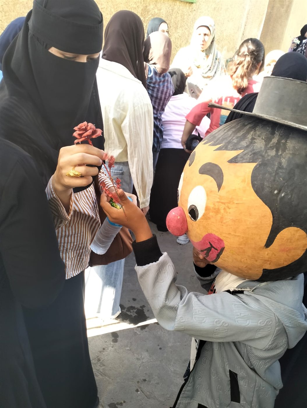 ماراثون الثانوية العامة بالفيوم.. شيكولاته ومياه معدنية لطلاب الثانوية العامة بالفيوم أمام اللجان