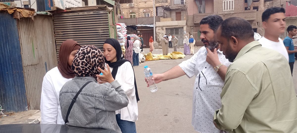 مياه وعصائر لتخفيف حرارة الطقس عن طلاب الثانوية بالقليوبية