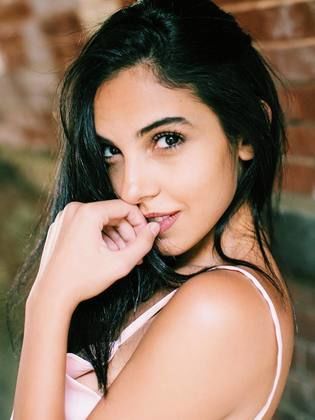 الفنانة سلمى أبو ضيف