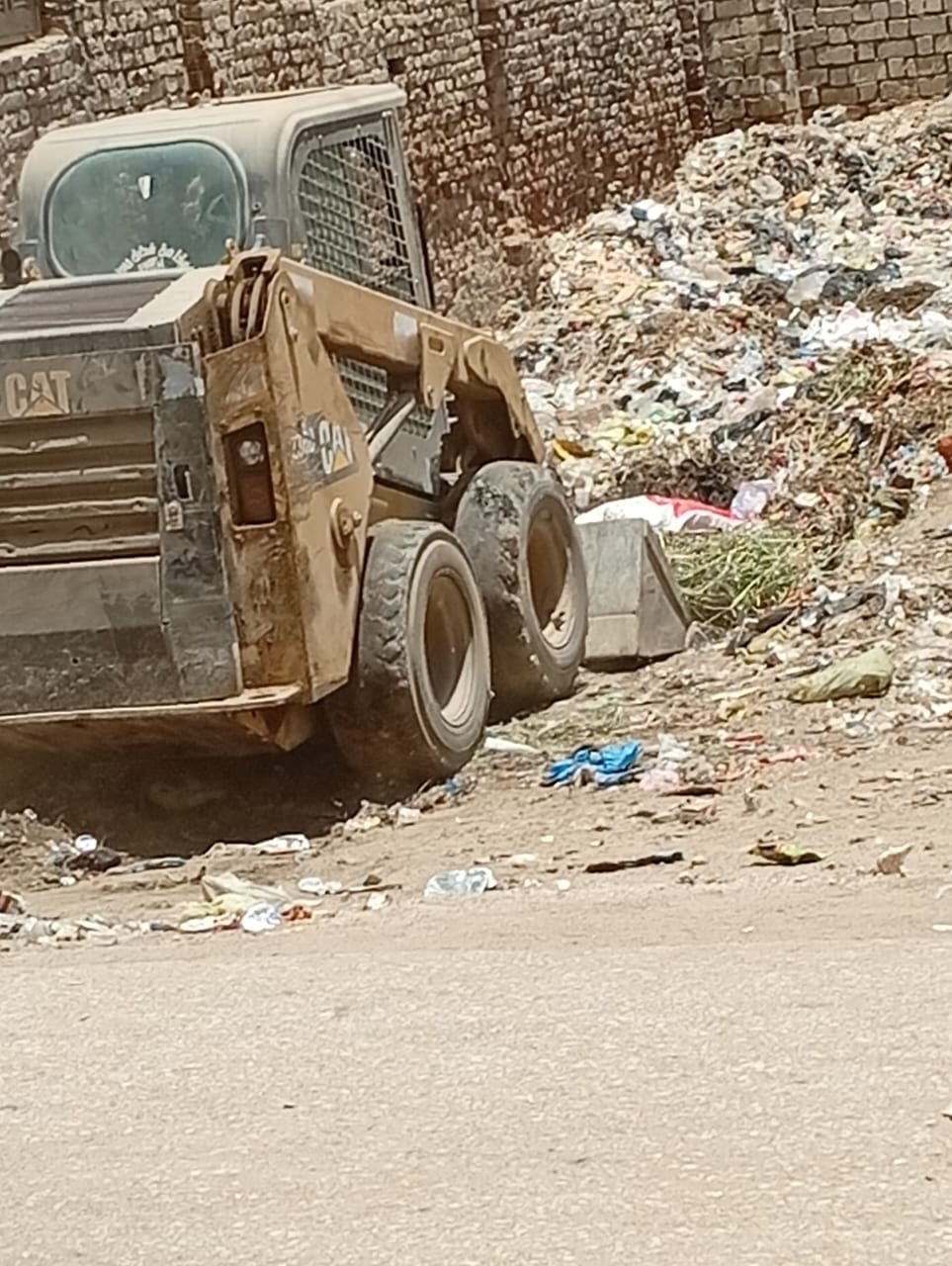 رئيس مدينة طامية يتابع حملة نظافة موسعة لرفع كفاءة الشوارع والميادين الحيوية