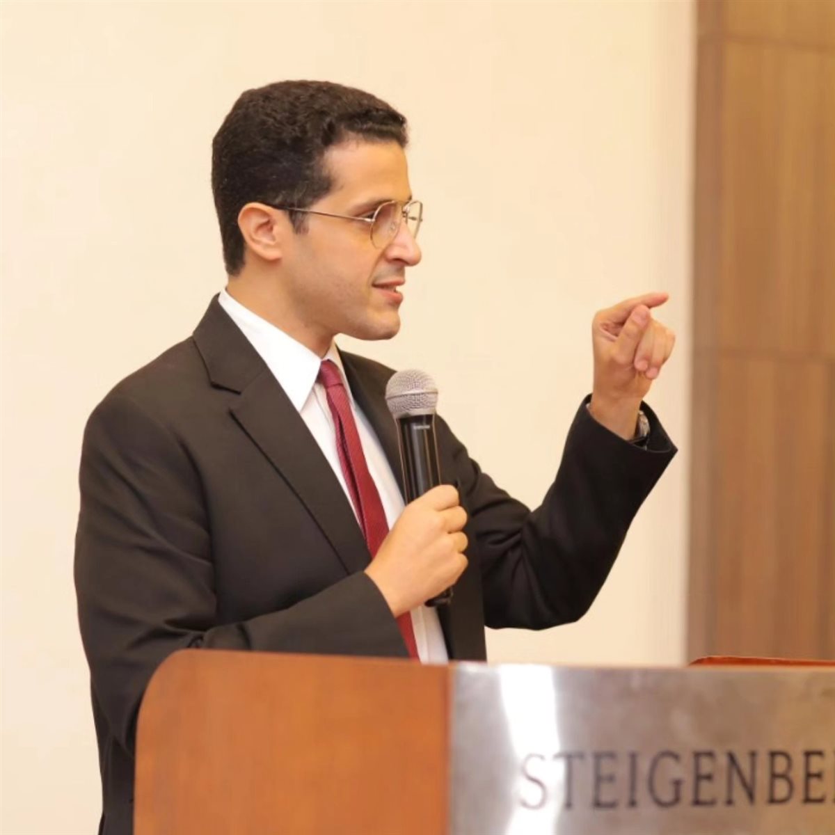 د. محمد عثمان الباحث في العلاقات الدولية