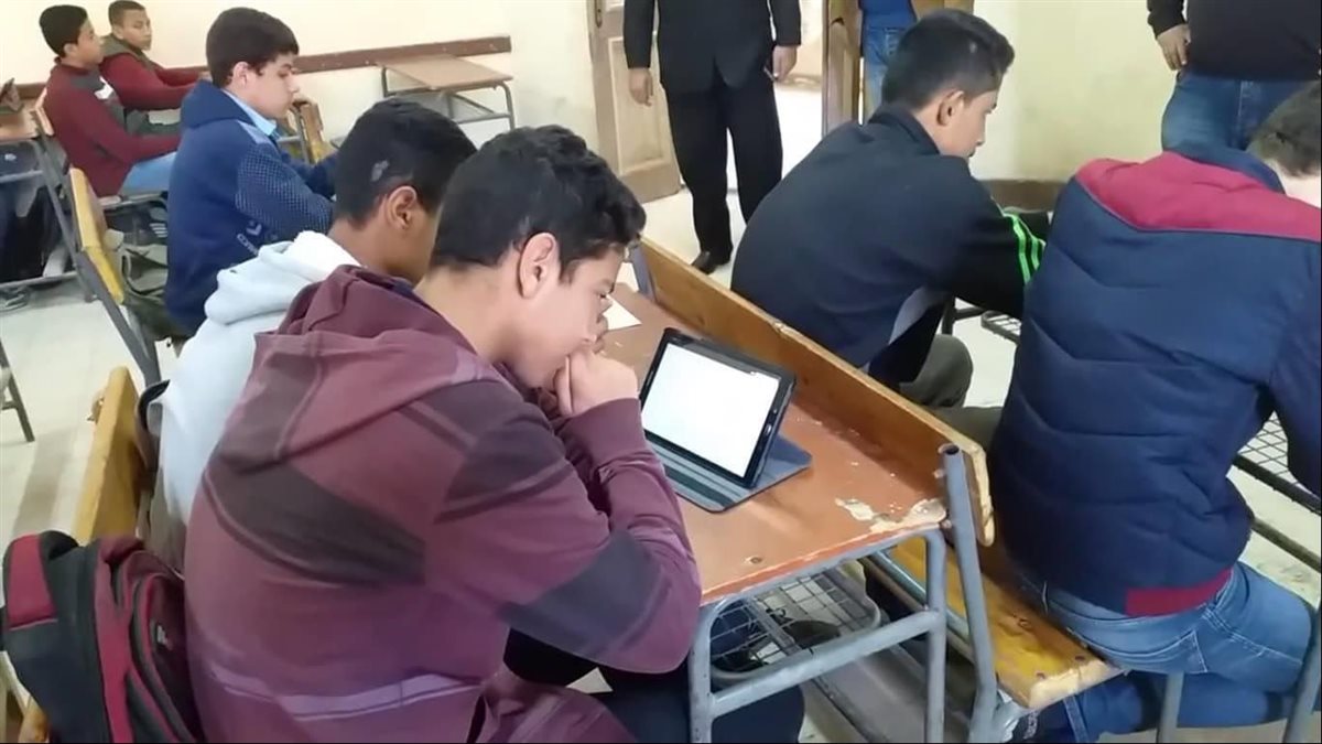 طلاب الصف الثانوي