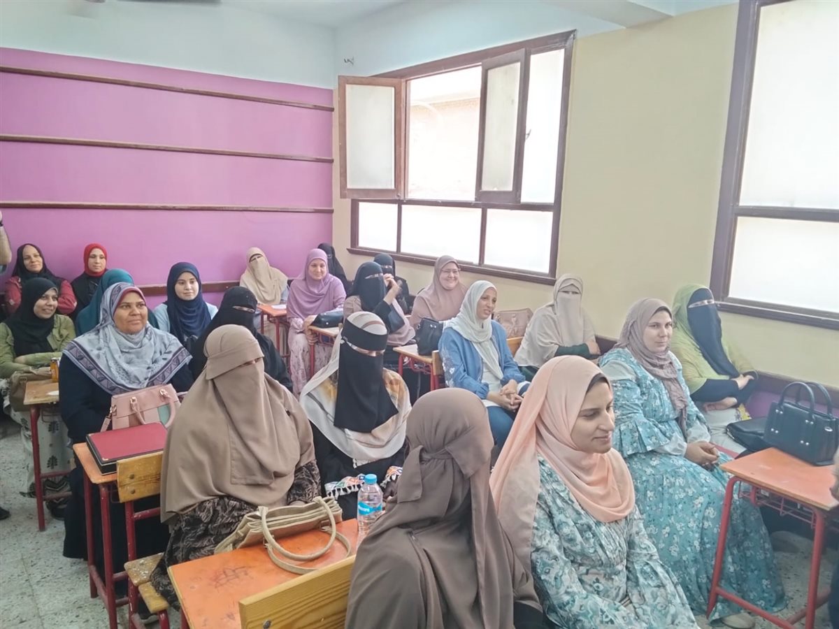 تدريب معلمي اللغة العربية بالفيوم على المنهج المطور التعليم الأساسي